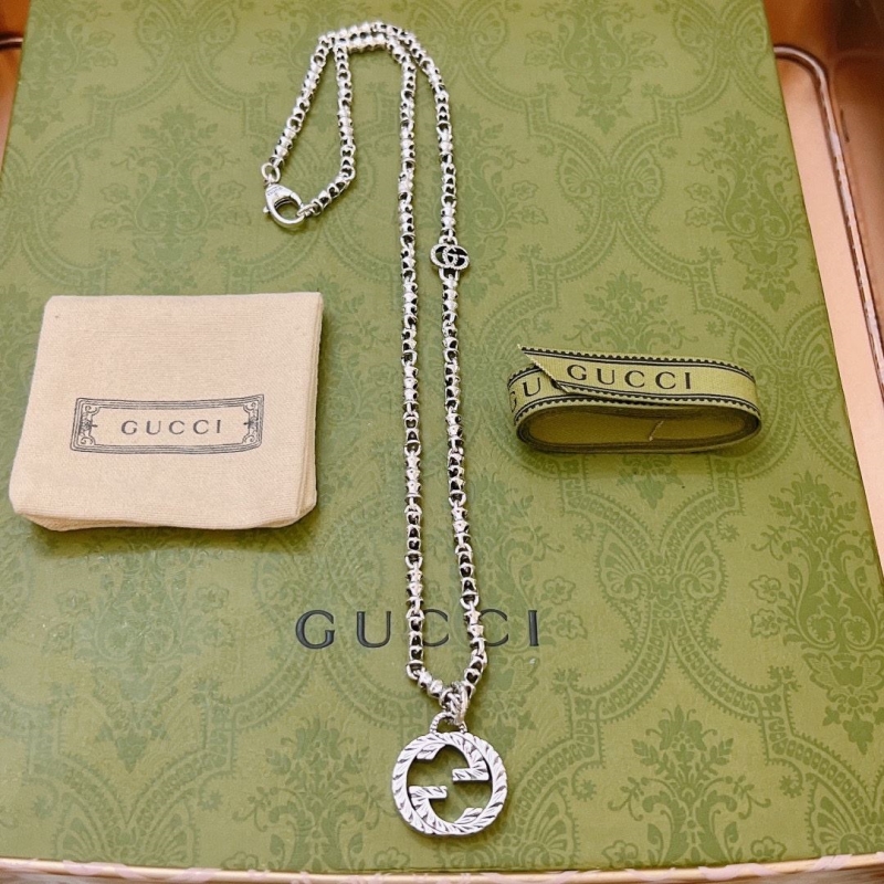 G*u*i necklaces